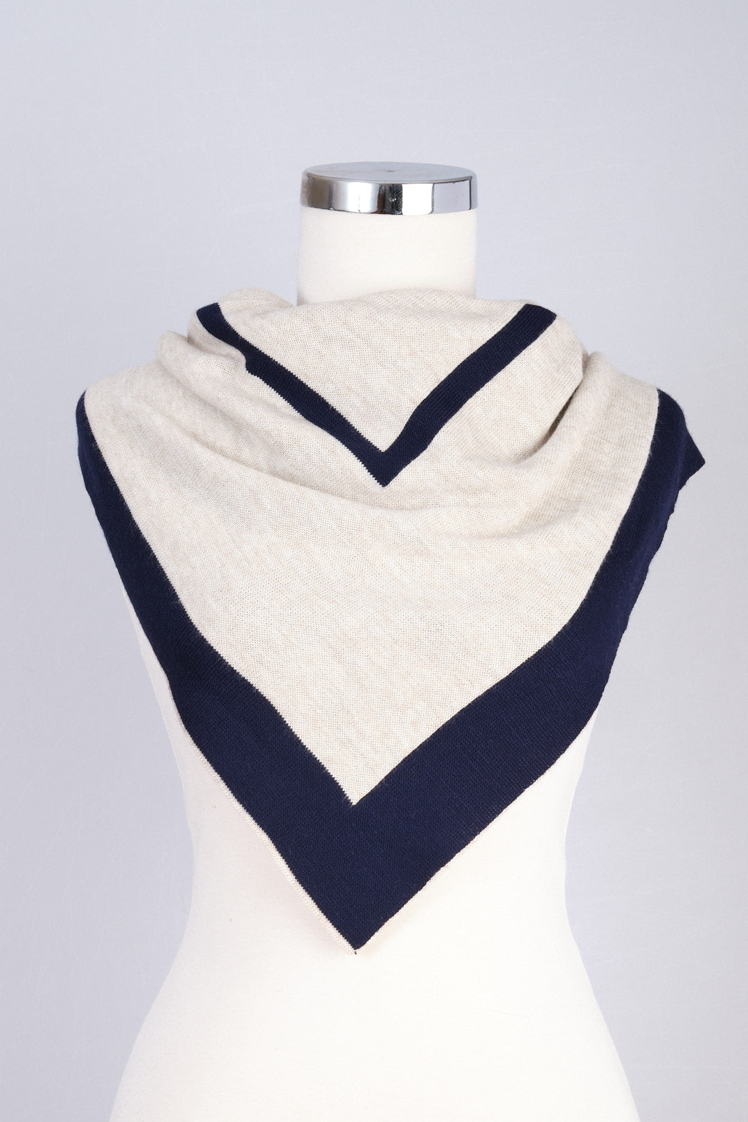 Lacivert-Bej -Çizgi Desenli Triko Üçgen Şal