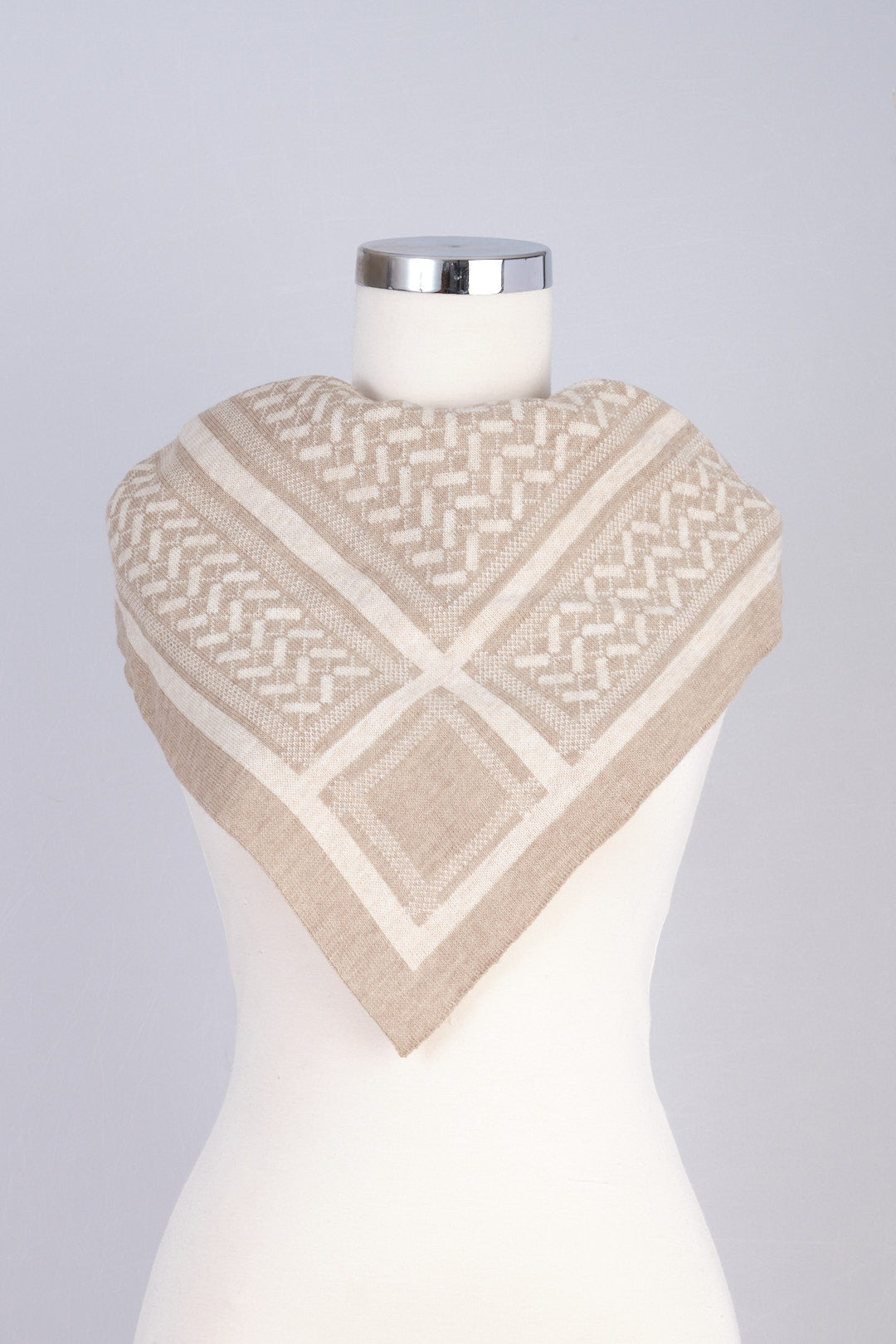 Bej-Krem -Desenli Triko Üçgen Şal