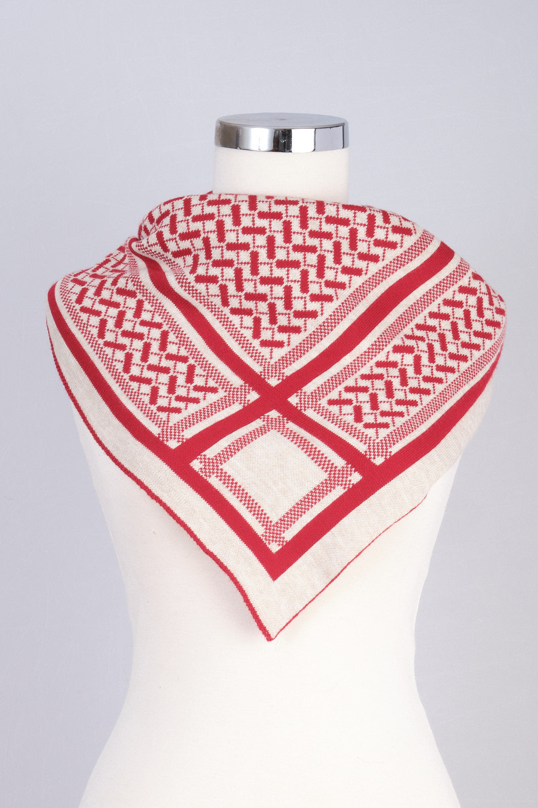 Kırmızı-Bej -Desenli Triko Üçgen Şal
