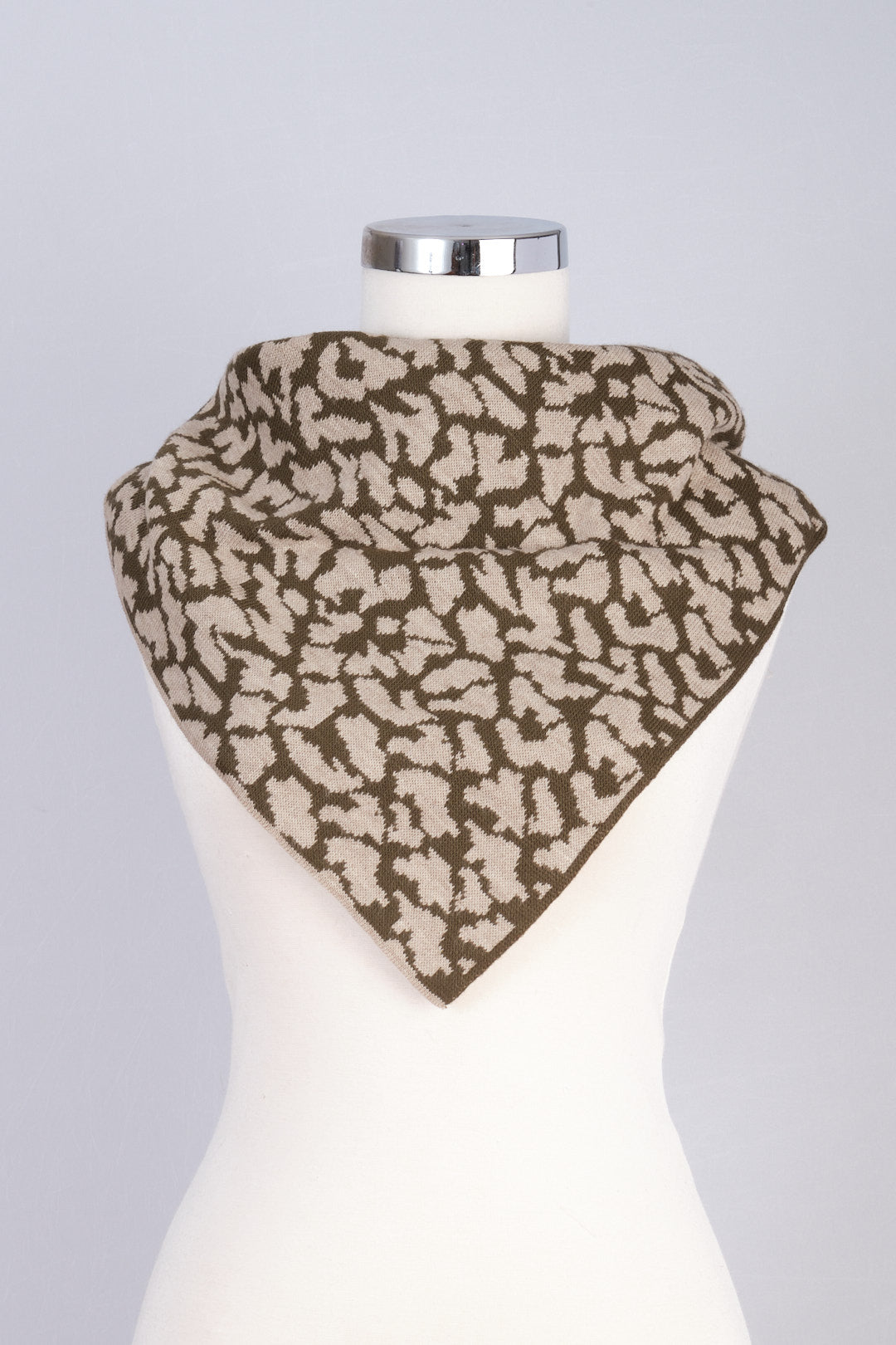 Haki-Vizon -Leopar Desenli Triko Üçgen Şal