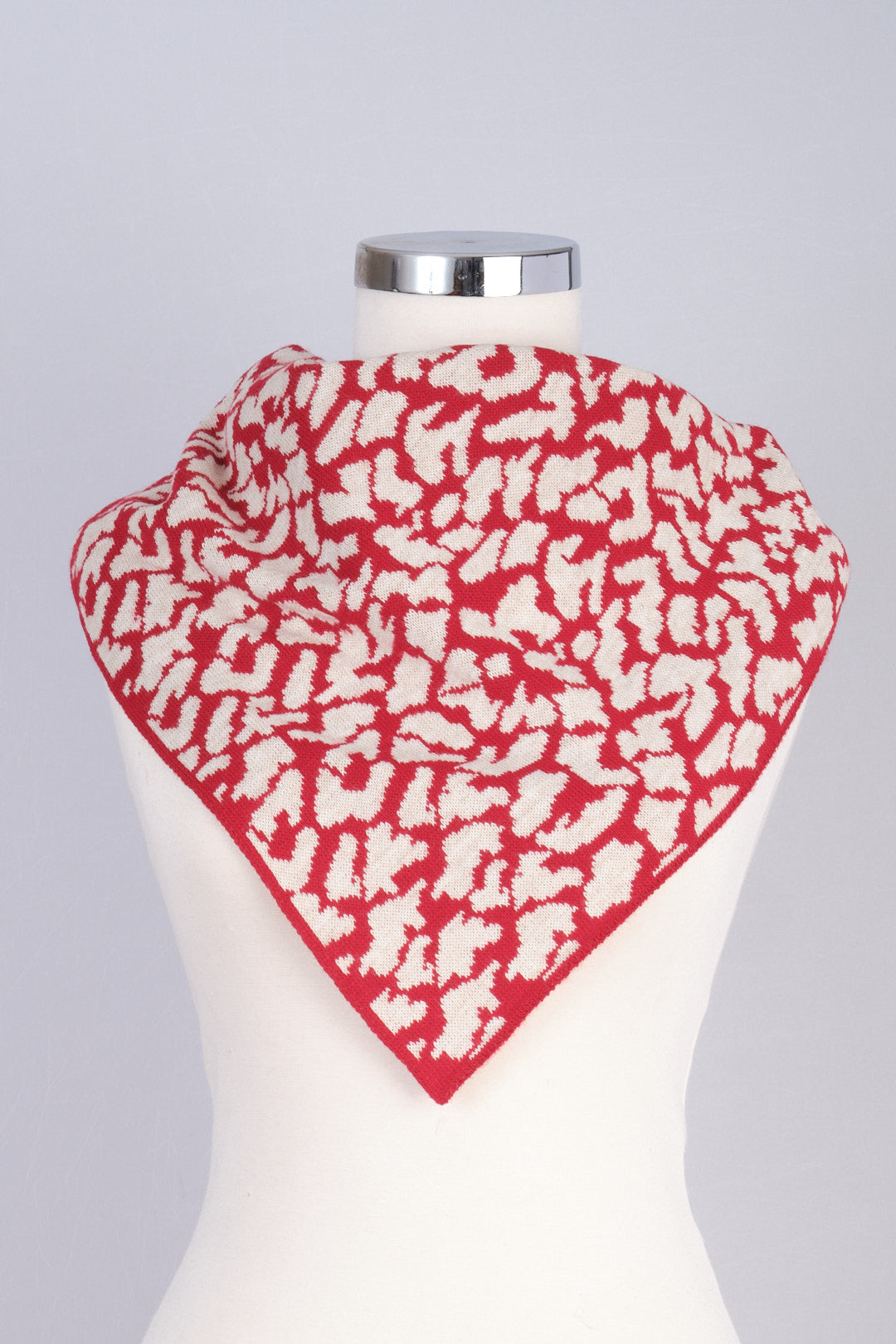 Kırmızı-Bej -Leopar Desenli Triko Üçgen Şal