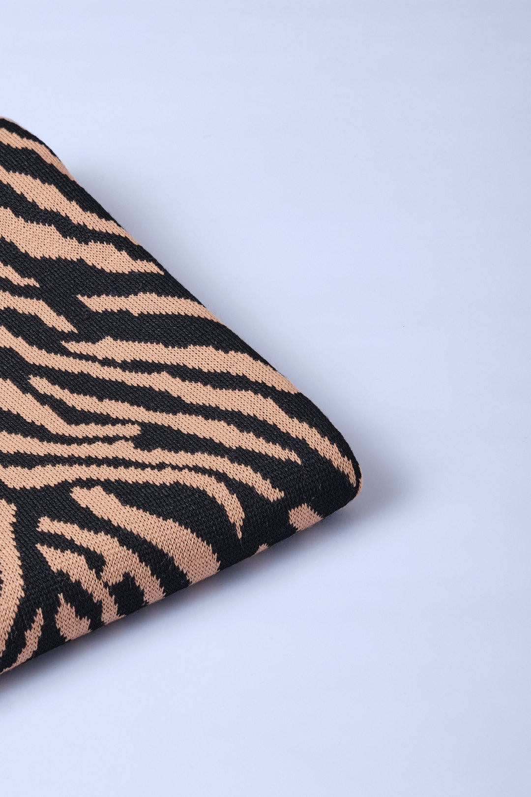 Bisküvi-Siyah -Zebra Desenli Triko Şal