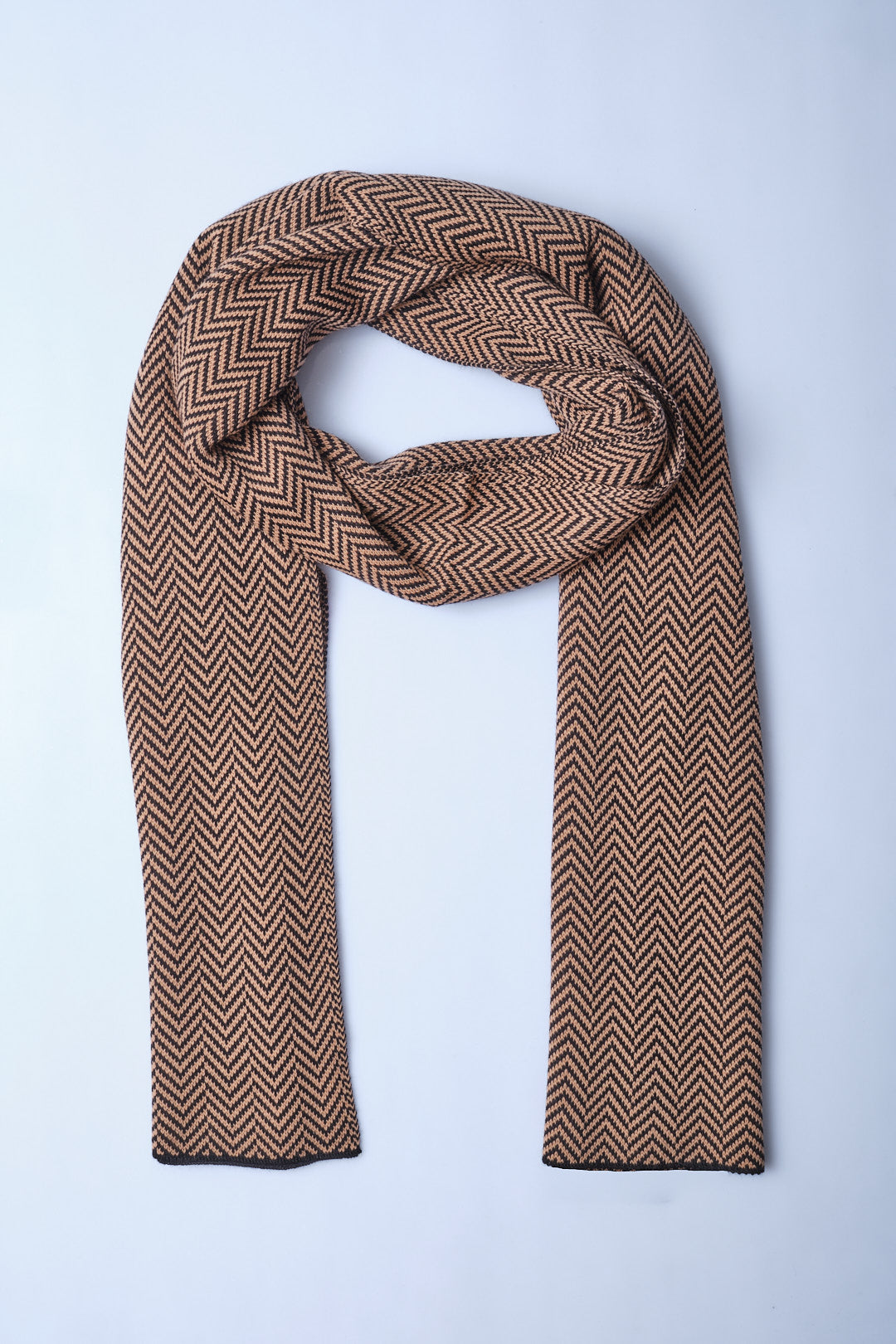 Bisküvi-Siyah Balıksırtı Desenli Triko Atkı