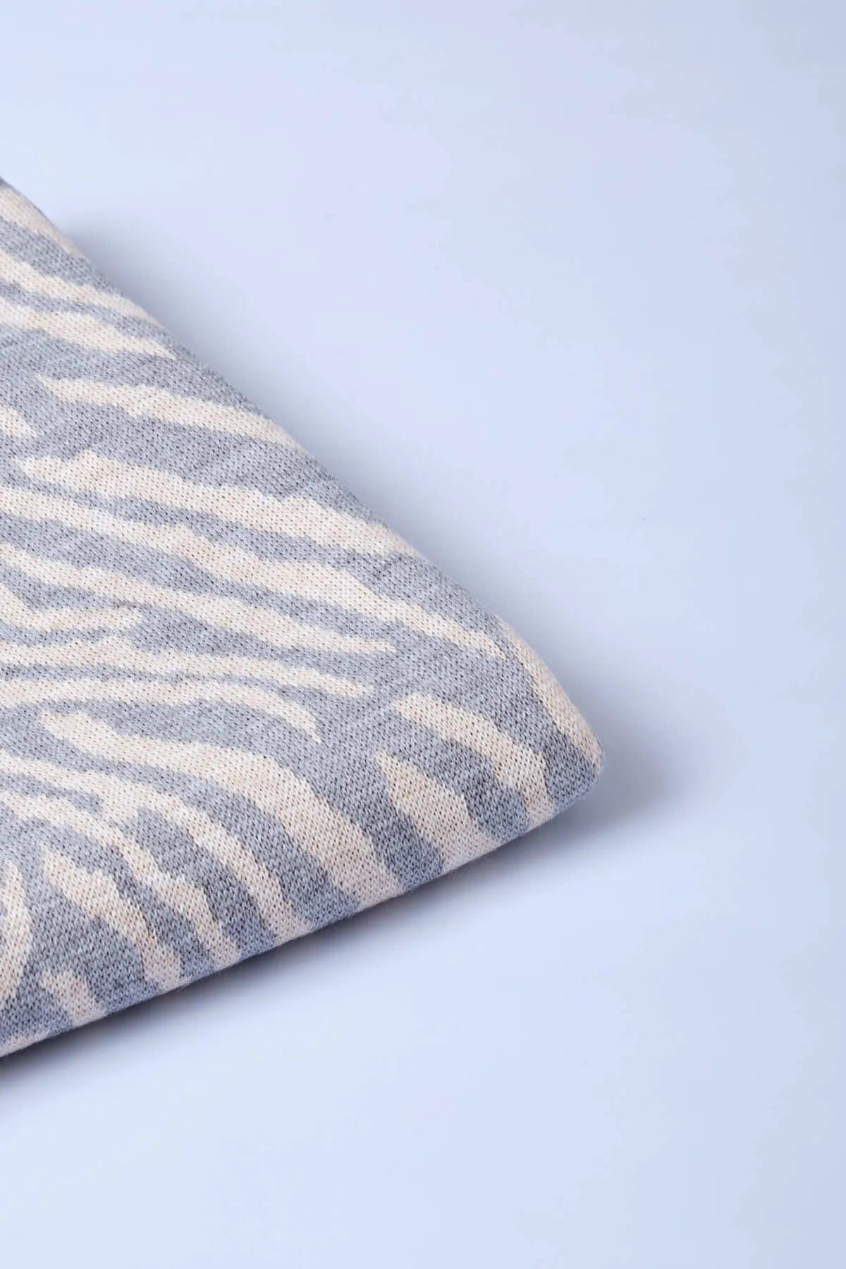 Gri-Bej -Zebra Desenli Triko Şal
