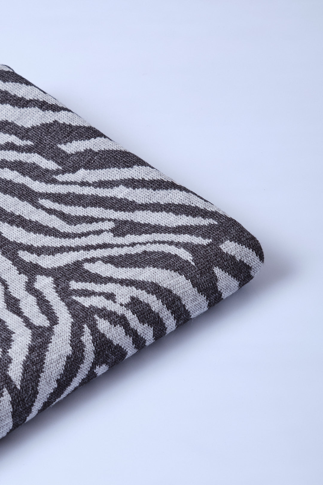 Gri-Antrasit -Zebra Desenli Triko Şal