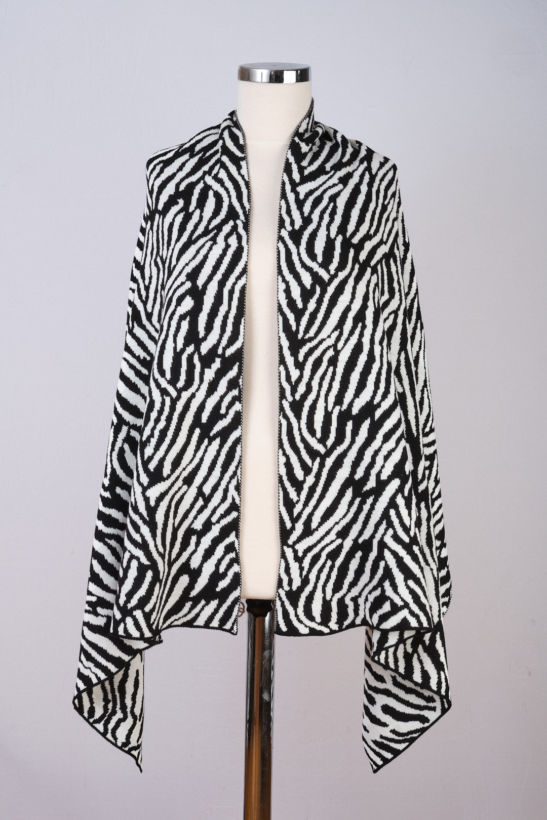 Siyah-Beyaz -Zebra Desenli Triko Şal