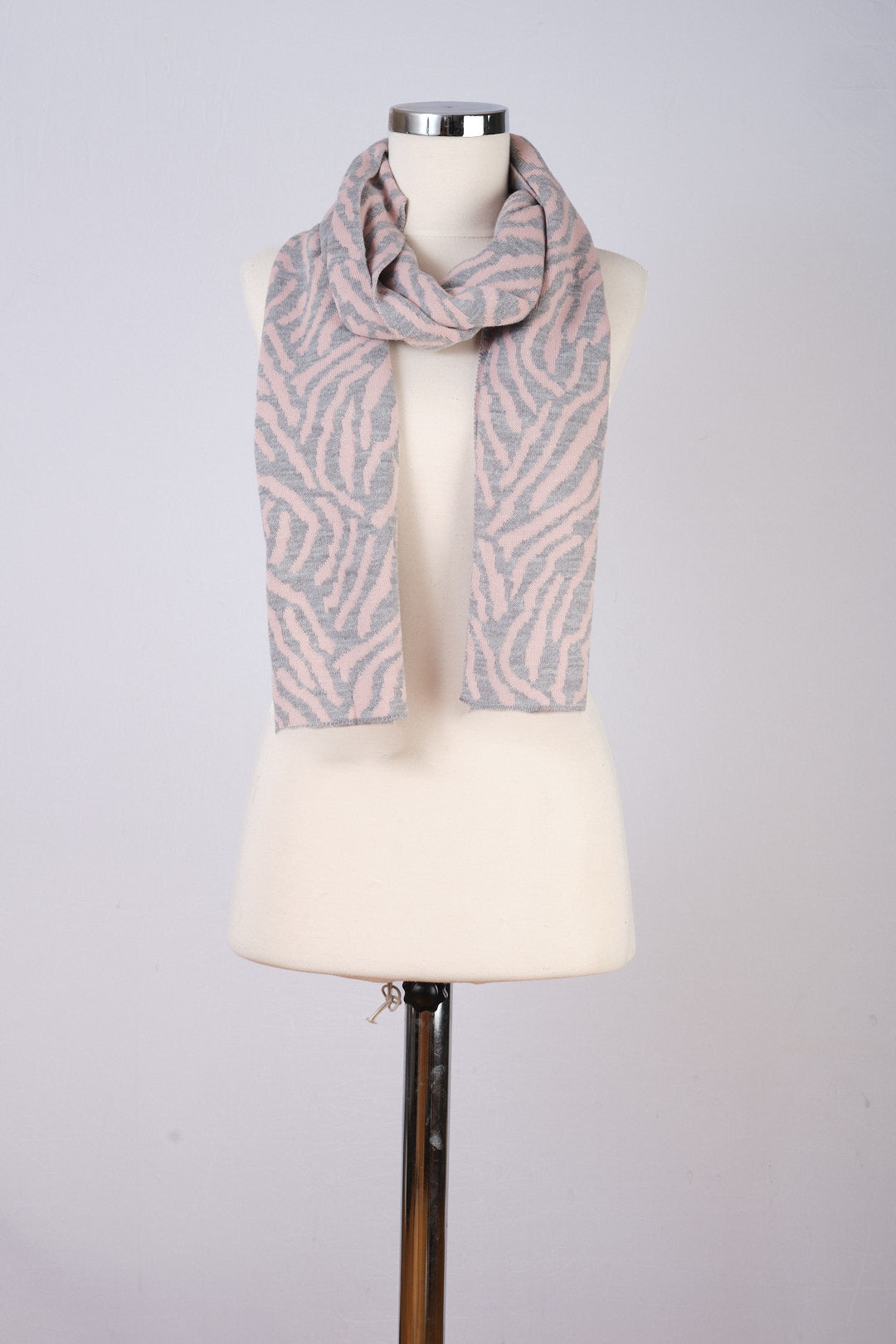 Pembe-Gri Zebra Desenli Triko Atkı