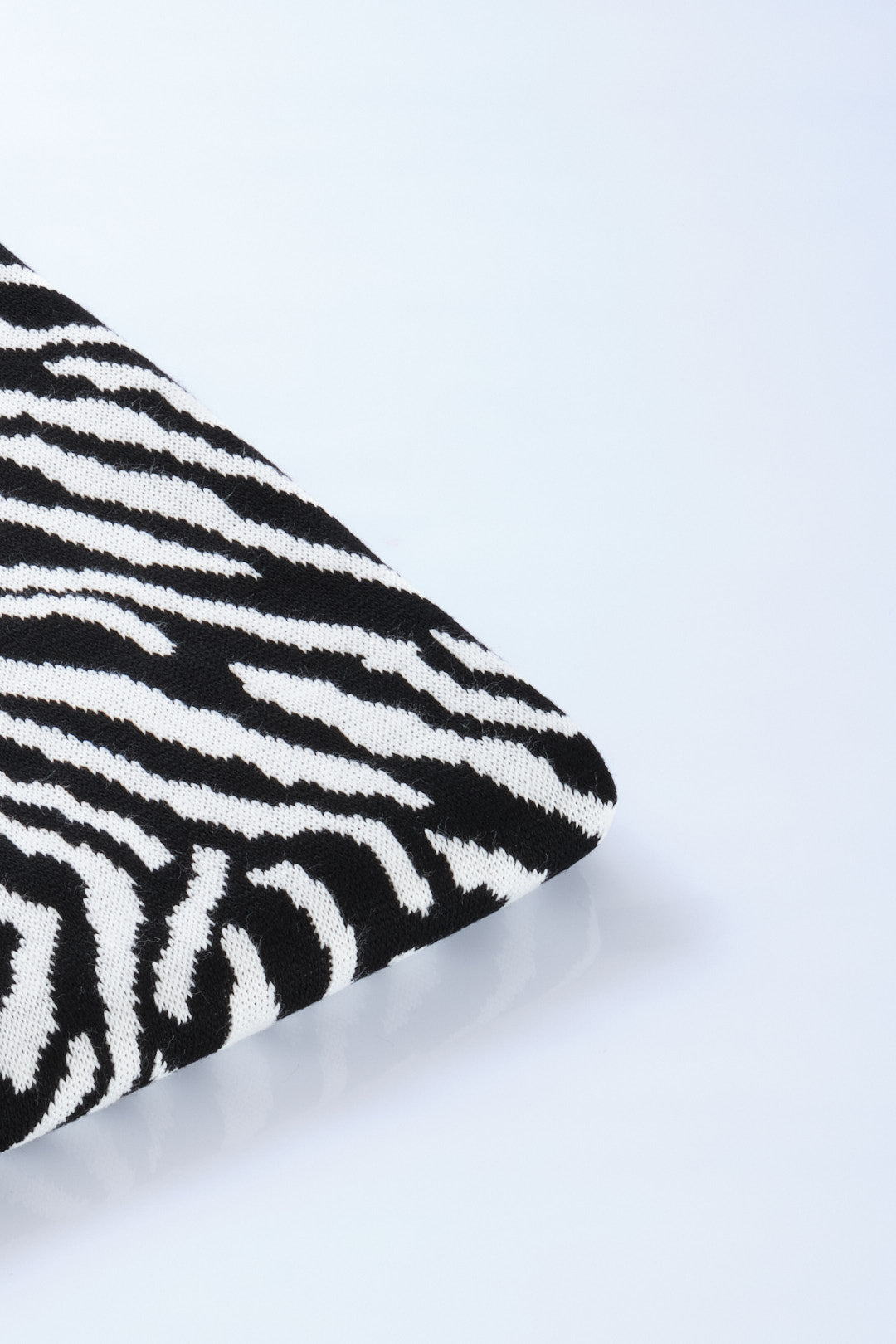 Siyah-Beyaz -Zebra Desenli Triko Şal