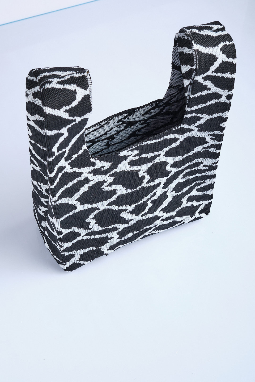 Siyah-Beyaz- Leopar Desenli Triko Tote El Çantası