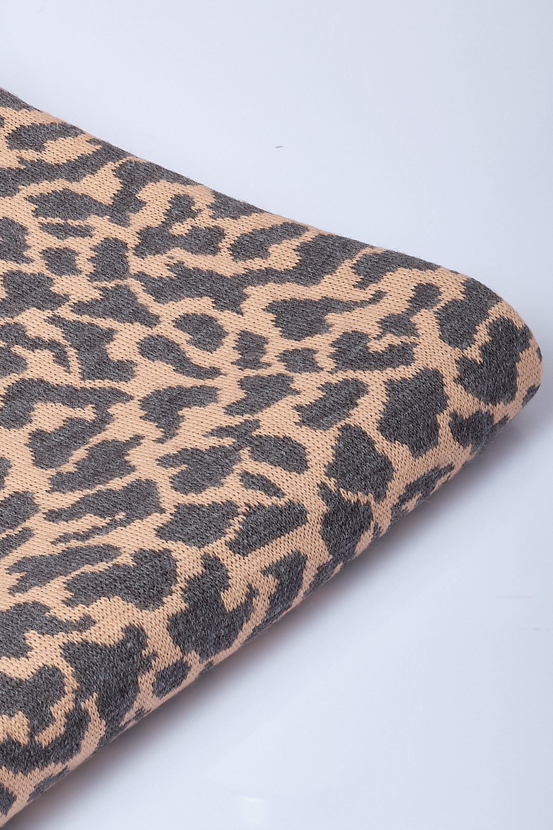 Bisküvi-Antrasit -Leopar Desenli Triko Şal