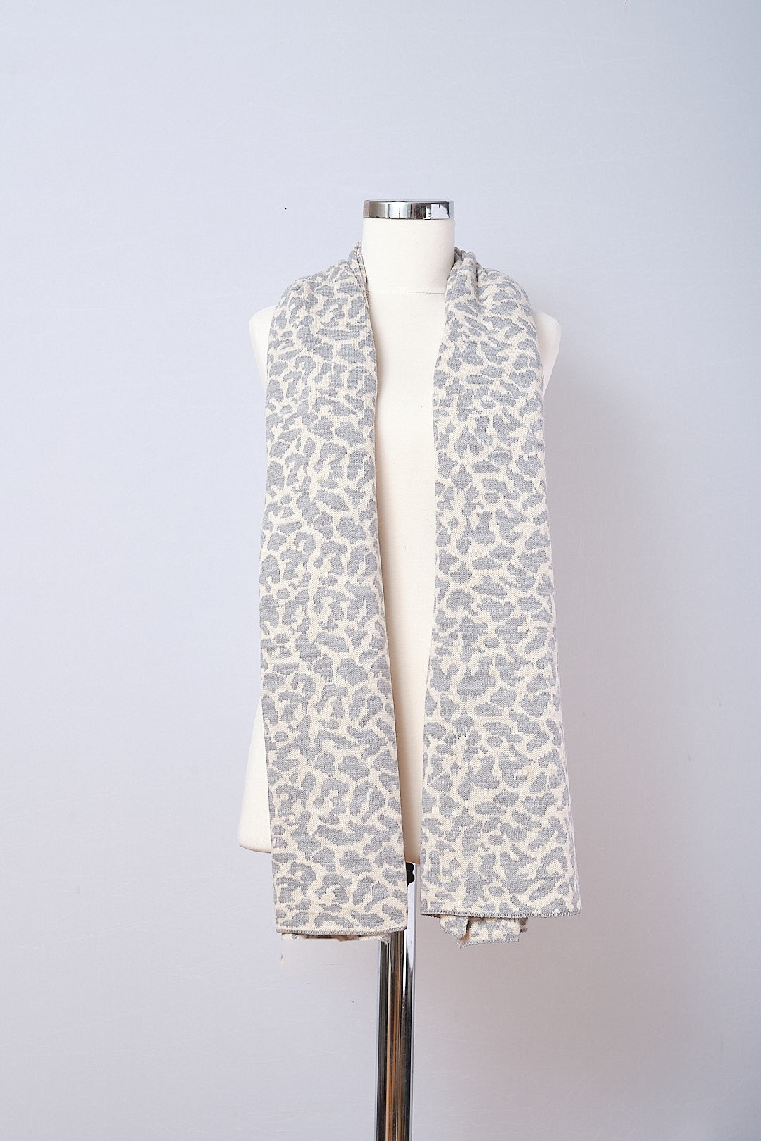 Gri-Bej -Leopar Desenli Triko Şal